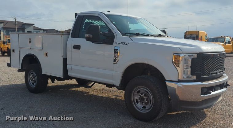 image for item NW9704 2019 Ford  F250 Super Duty XL utility bed pickup truck