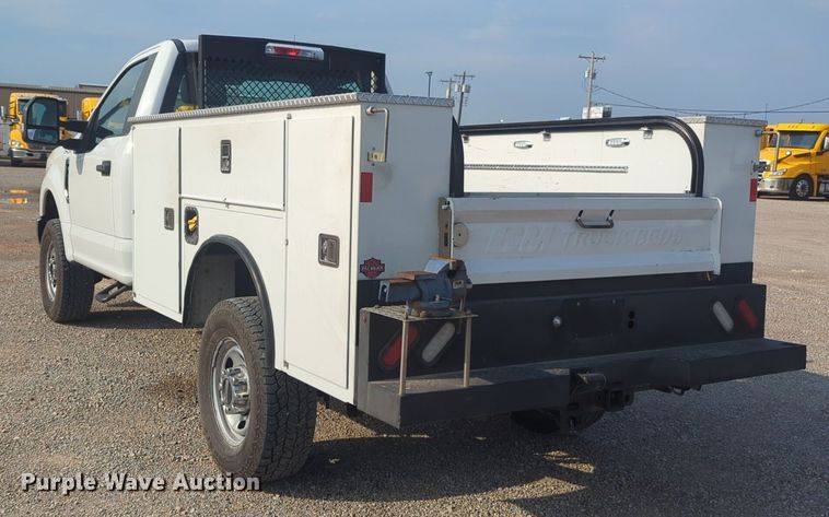 image for item NW9704 2019 Ford  F250 Super Duty XL utility bed pickup truck