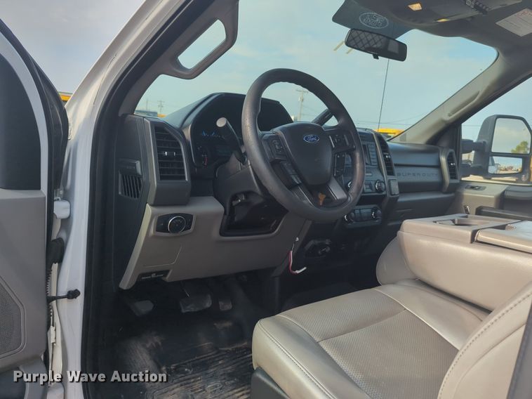 image for item NW9704 2019 Ford  F250 Super Duty XL utility bed pickup truck