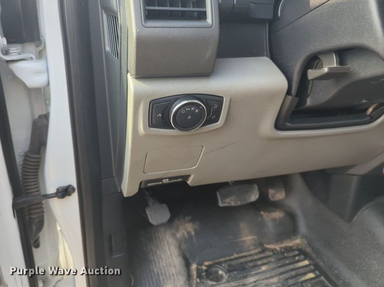 image for item NW9704 2019 Ford  F250 Super Duty XL utility bed pickup truck