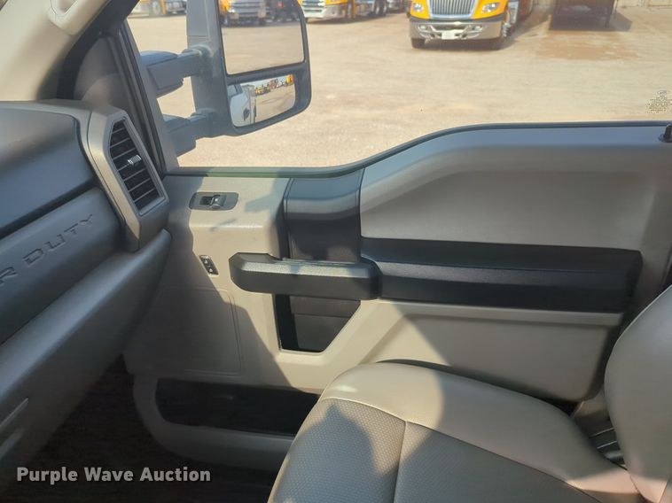 image for item NW9704 2019 Ford  F250 Super Duty XL utility bed pickup truck