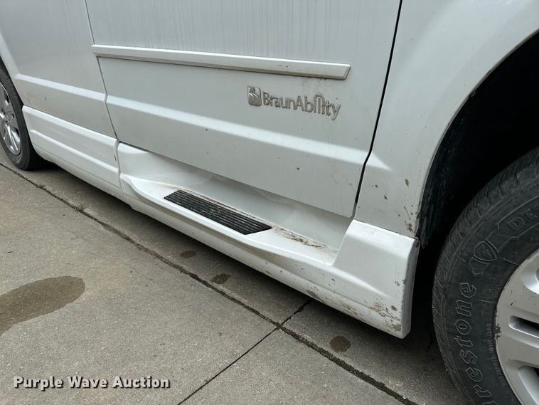 image for item OF9737 2015 Dodge Grand Caravan handicap accessible van