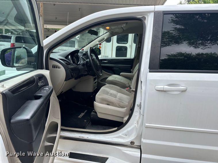 image for item OF9737 2015 Dodge Grand Caravan handicap accessible van