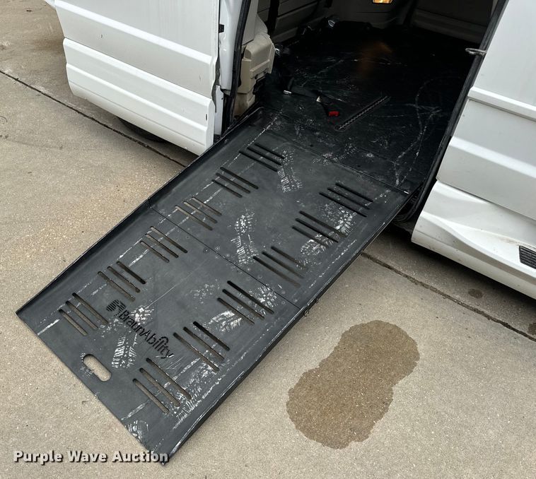 image for item OF9737 2015 Dodge Grand Caravan handicap accessible van