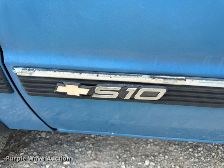 image for item OF9928 1991 Chevrolet  S10 pickup truck