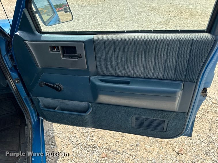 image for item OF9928 1991 Chevrolet  S10 pickup truck