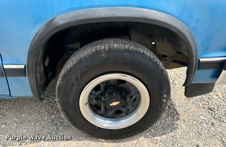 image for item OF9928 1991 Chevrolet  S10 pickup truck