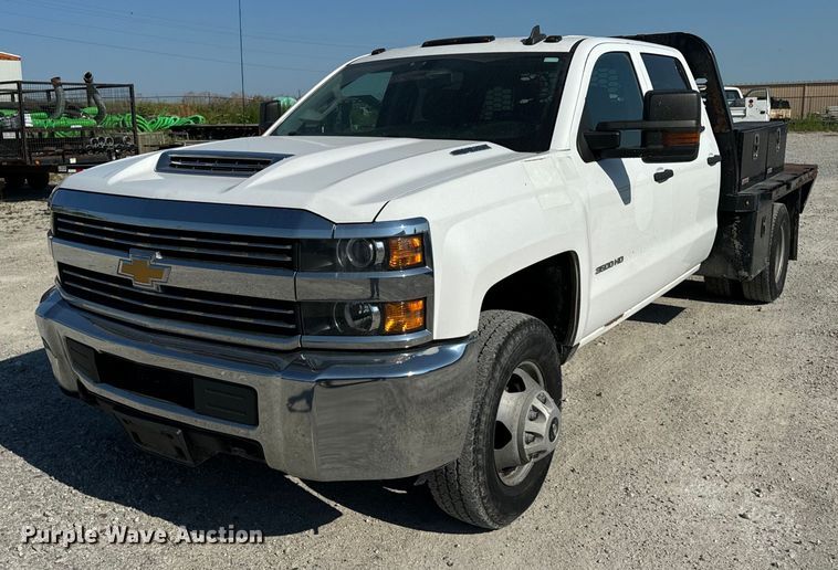 image for item OG9617 2018 Chevrolet  3500HD Crew Cab flatbed pickup truck