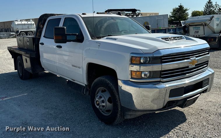 image for item OG9617 2018 Chevrolet  3500HD Crew Cab flatbed pickup truck