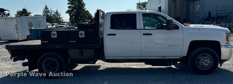 image for item OG9617 2018 Chevrolet  3500HD Crew Cab flatbed pickup truck
