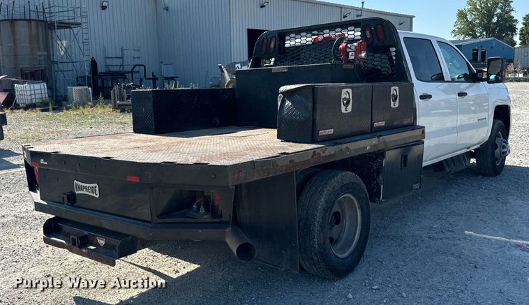 image for item OG9617 2018 Chevrolet  3500HD Crew Cab flatbed pickup truck