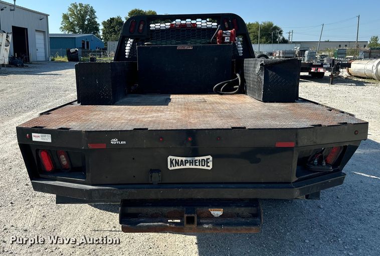 image for item OG9617 2018 Chevrolet  3500HD Crew Cab flatbed pickup truck