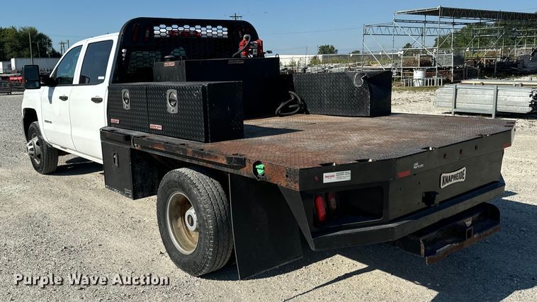 image for item OG9617 2018 Chevrolet  3500HD Crew Cab flatbed pickup truck