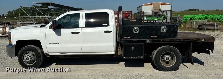 image for item OG9617 2018 Chevrolet  3500HD Crew Cab flatbed pickup truck