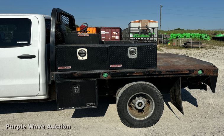 image for item OG9617 2018 Chevrolet  3500HD Crew Cab flatbed pickup truck