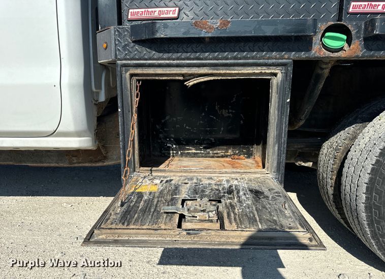 image for item OG9617 2018 Chevrolet  3500HD Crew Cab flatbed pickup truck