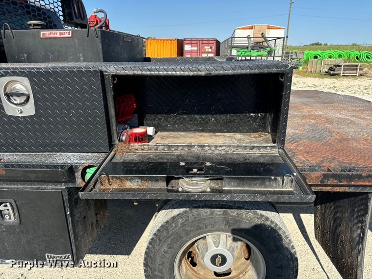 image for item OG9617 2018 Chevrolet  3500HD Crew Cab flatbed pickup truck