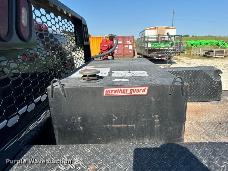 image for item OG9617 2018 Chevrolet  3500HD Crew Cab flatbed pickup truck