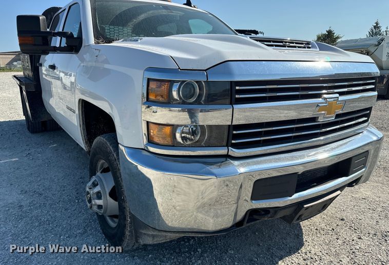 image for item OG9617 2018 Chevrolet  3500HD Crew Cab flatbed pickup truck