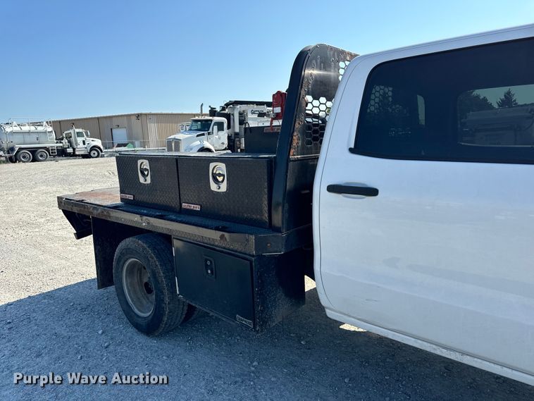 image for item OG9617 2018 Chevrolet  3500HD Crew Cab flatbed pickup truck
