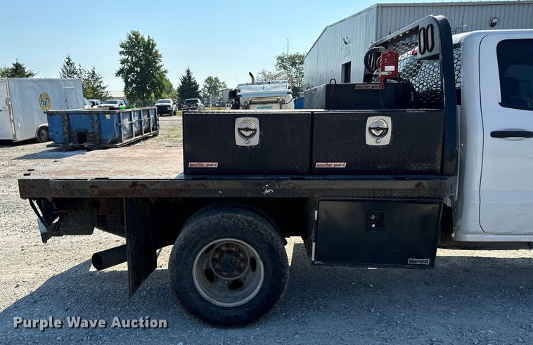 image for item OG9617 2018 Chevrolet  3500HD Crew Cab flatbed pickup truck