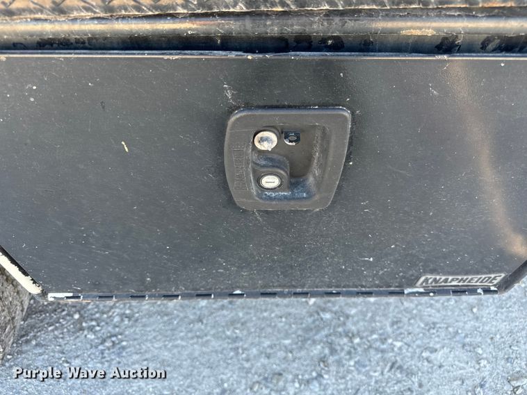 image for item OG9617 2018 Chevrolet  3500HD Crew Cab flatbed pickup truck