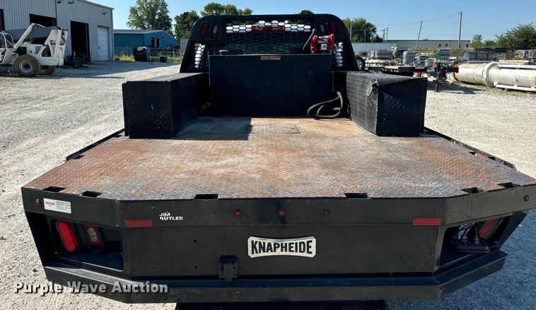 image for item OG9617 2018 Chevrolet  3500HD Crew Cab flatbed pickup truck