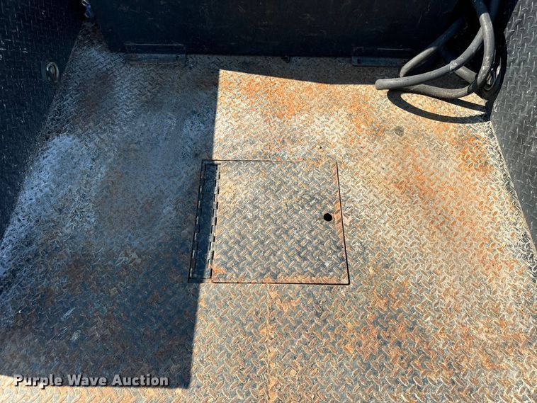 image for item OG9617 2018 Chevrolet  3500HD Crew Cab flatbed pickup truck