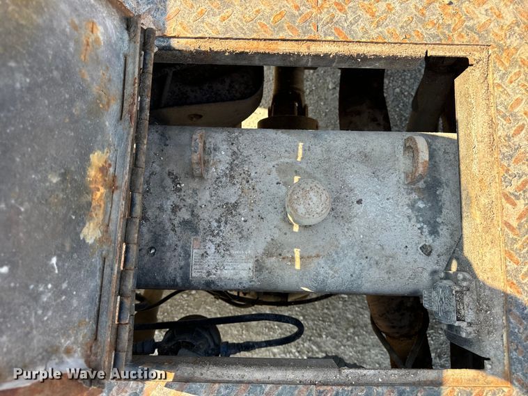 image for item OG9617 2018 Chevrolet  3500HD Crew Cab flatbed pickup truck