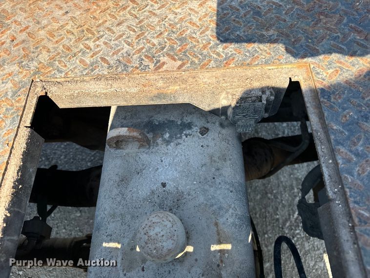 image for item OG9617 2018 Chevrolet  3500HD Crew Cab flatbed pickup truck