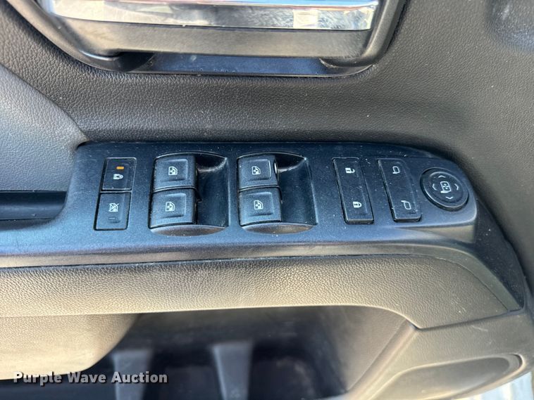 image for item OG9617 2018 Chevrolet  3500HD Crew Cab flatbed pickup truck