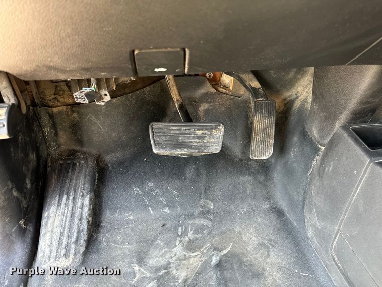 image for item OG9617 2018 Chevrolet  3500HD Crew Cab flatbed pickup truck