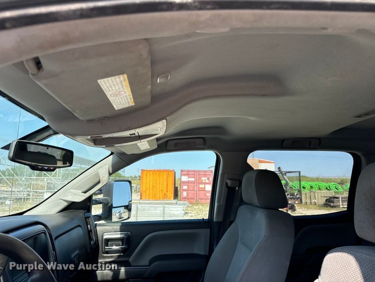 image for item OG9617 2018 Chevrolet  3500HD Crew Cab flatbed pickup truck