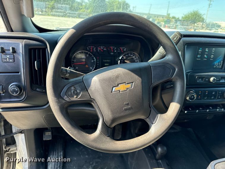 image for item OG9617 2018 Chevrolet  3500HD Crew Cab flatbed pickup truck