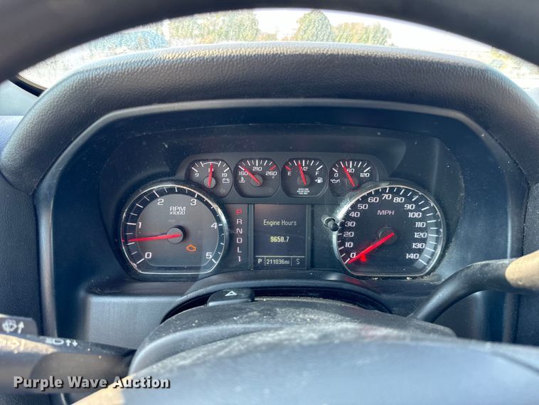 image for item OG9617 2018 Chevrolet  3500HD Crew Cab flatbed pickup truck