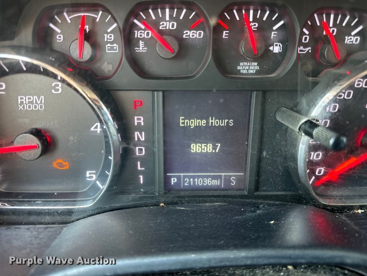 image for item OG9617 2018 Chevrolet  3500HD Crew Cab flatbed pickup truck