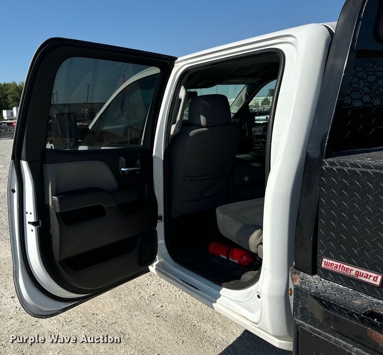 image for item OG9617 2018 Chevrolet  3500HD Crew Cab flatbed pickup truck