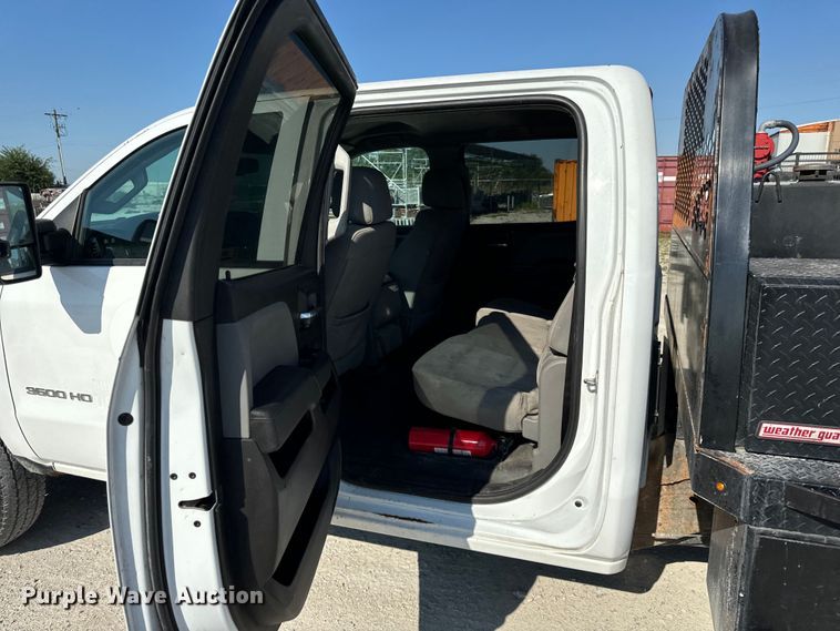 image for item OG9617 2018 Chevrolet  3500HD Crew Cab flatbed pickup truck