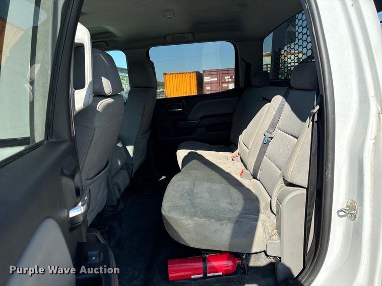 image for item OG9617 2018 Chevrolet  3500HD Crew Cab flatbed pickup truck