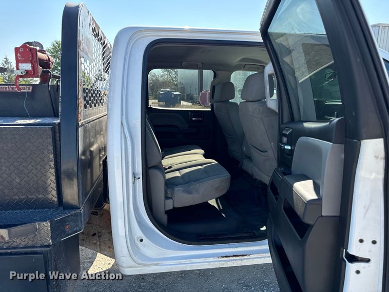 image for item OG9617 2018 Chevrolet  3500HD Crew Cab flatbed pickup truck