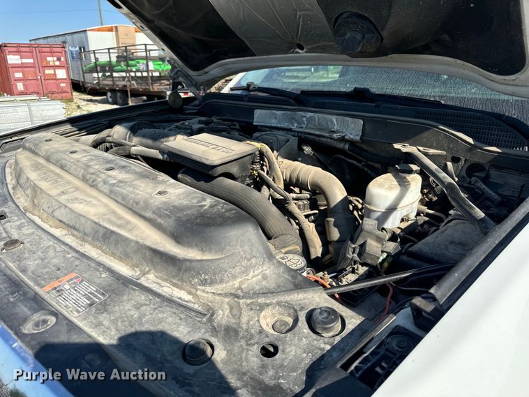 image for item OG9617 2018 Chevrolet  3500HD Crew Cab flatbed pickup truck