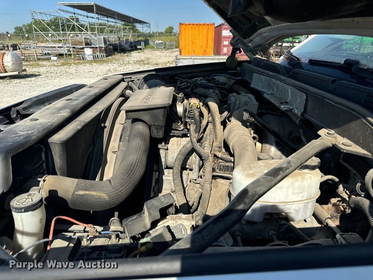 image for item OG9617 2018 Chevrolet  3500HD Crew Cab flatbed pickup truck