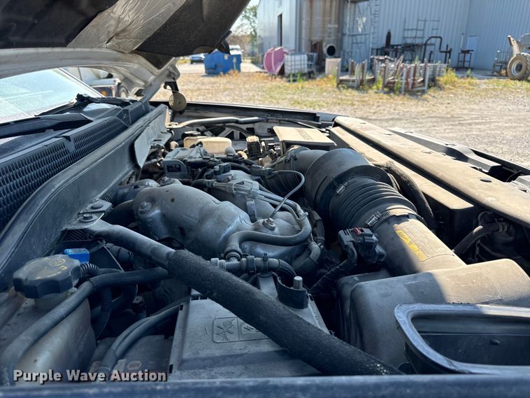 image for item OG9617 2018 Chevrolet  3500HD Crew Cab flatbed pickup truck