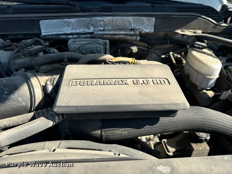 image for item OG9617 2018 Chevrolet  3500HD Crew Cab flatbed pickup truck