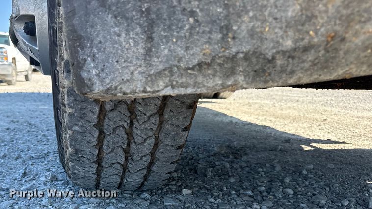 image for item OG9617 2018 Chevrolet  3500HD Crew Cab flatbed pickup truck