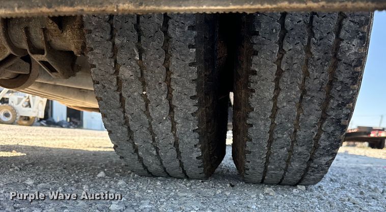 image for item OG9617 2018 Chevrolet  3500HD Crew Cab flatbed pickup truck