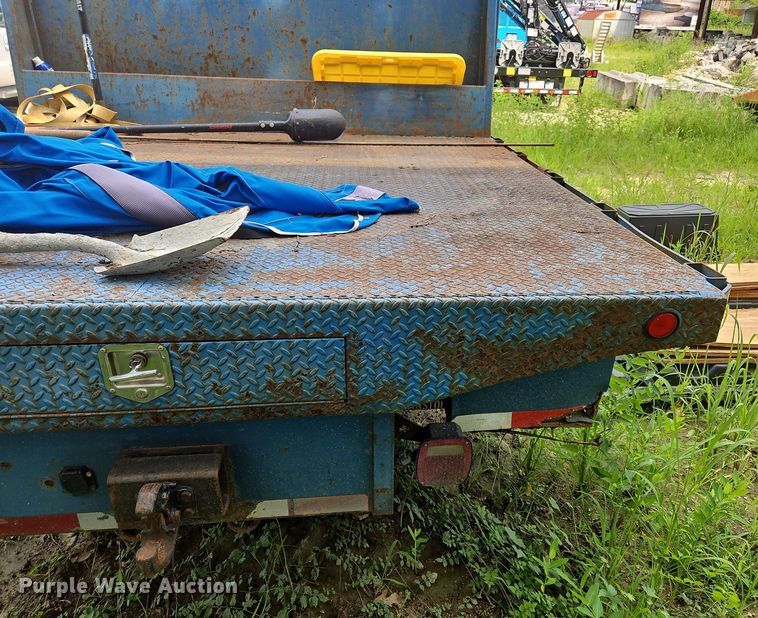 image for item OJ9795 2005 Ford F550 XL flatbed truck