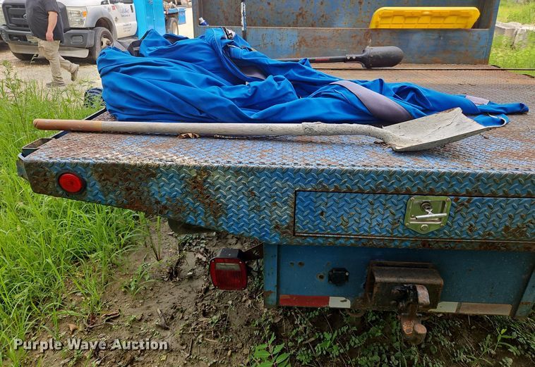 image for item OJ9795 2005 Ford F550 XL flatbed truck