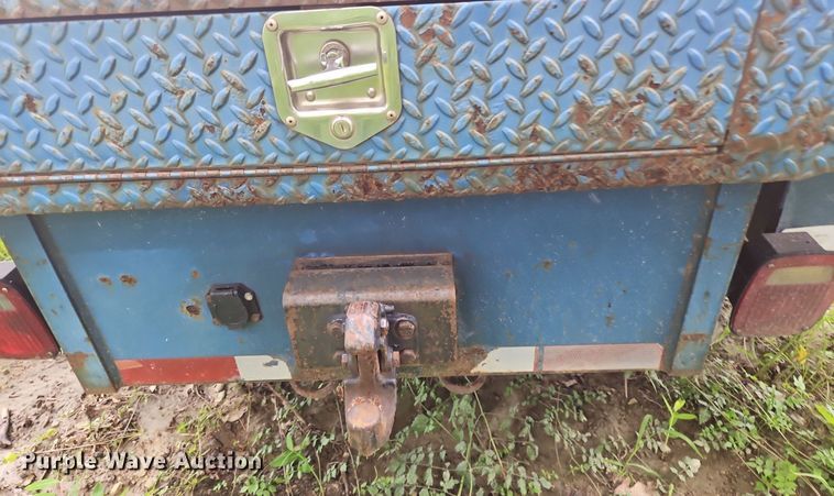 image for item OJ9795 2005 Ford F550 XL flatbed truck