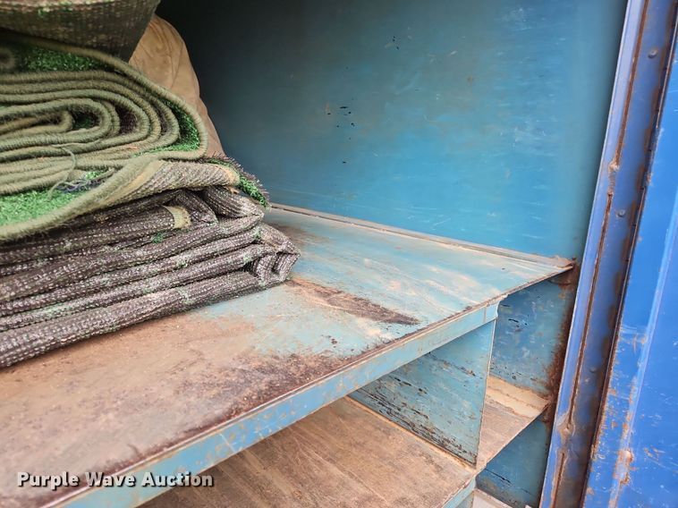 image for item OJ9795 2005 Ford F550 XL flatbed truck